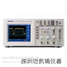 AWG7052
