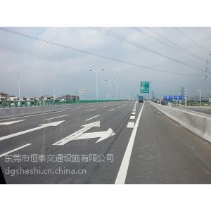 供应承接高速公路数字划线，东莞交通道路白色热熔料划线是什么规格？