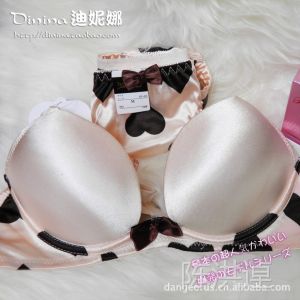 供应日系美少女性感可爱蕾丝爆乳超聚拢日韩内衣文胸少女肤色心心套装