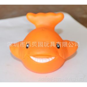 供應(yīng)7cm海豚 浮水噴水海豚  搪膠動物玩具 搪膠沐浴用品 外貿(mào)沐浴套裝