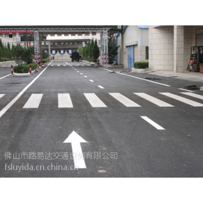 佛山南海平洲道路划线交通标志牌厂家、停车场划线厂家地坪漆施工厂家