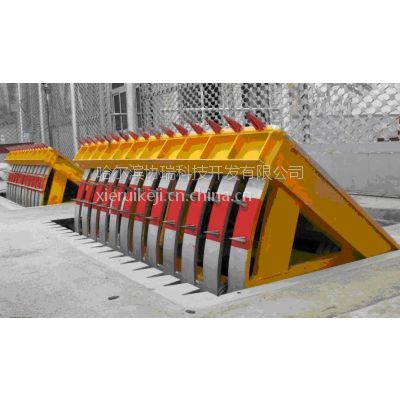 黑龙江哈尔滨翻转路障机 监狱大门液压路障机升降路障墙
