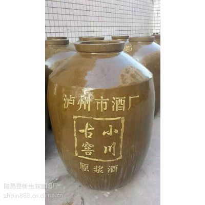 隆昌酒坛350kg酒缸采用当地纯矿物制作，耐酸碱抗腐蚀，密度小透气性能好不浸不漏是储存白酒的优质容器