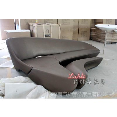 ɳmoon sofa תɳ ɳ ·ϵ ZAHA HADID