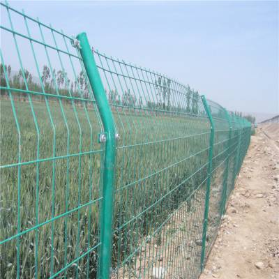 防护用铁丝网哪里有卖的@克拉玛依围栏隔离栅厂家供应@焊接包塑护栏网