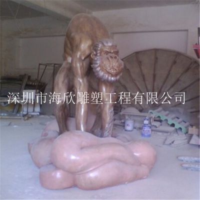 巨型仿真玻璃钢大猩猩造型动物道具雕塑 影视人猿猴子原始生物雕塑 支持定制