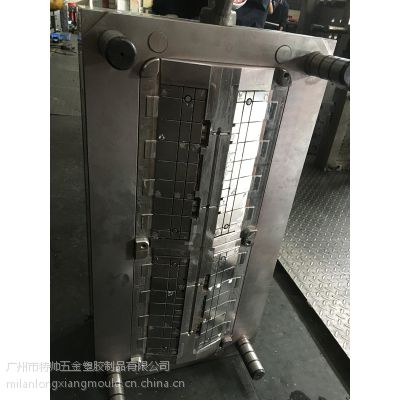 供应各种精密模具，定制模具，加工代工