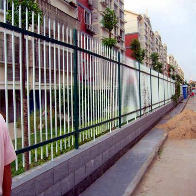 齐齐哈尔市优盾喷塑喷涂三横梁铁栅栏围墙网适用于园林小区防护网
