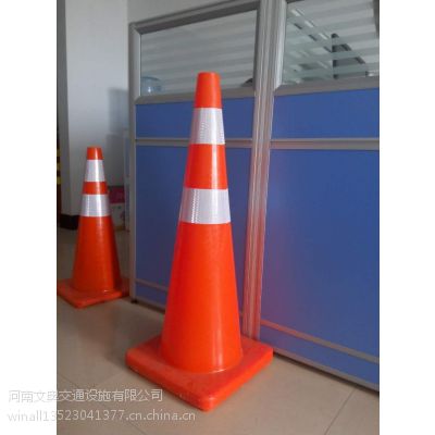 贵州供应winall45公分高道路施工会发光 PVC路锥