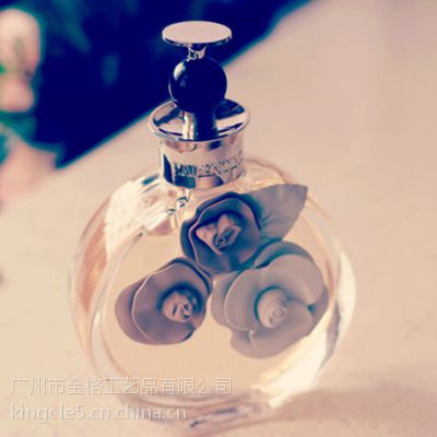 广东广州经典女士香水玻璃瓶金属三朵花清新香水玻璃瓶价格 中国供应商