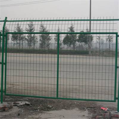 铁丝护栏网 桃型柱护栏网 道路隔离网