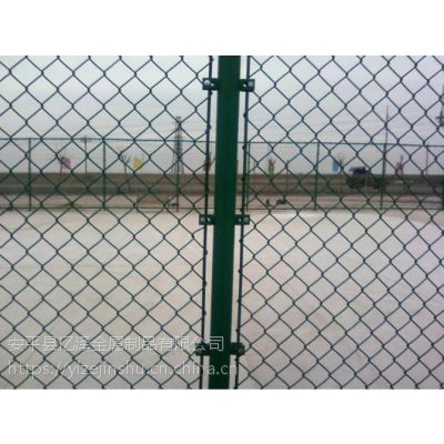 运动场地围栏网现货￥学校运动场围护栏网批发￥训练操场绿色菱形围网