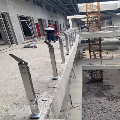 苏州泰鹏供应工程不锈钢楼梯栏杆、工程立柱。厂价供应！