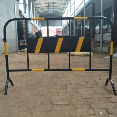 深圳黄黑铁马隔离护栏 道路施工临时移动护栏 黄黑反光膜更安全