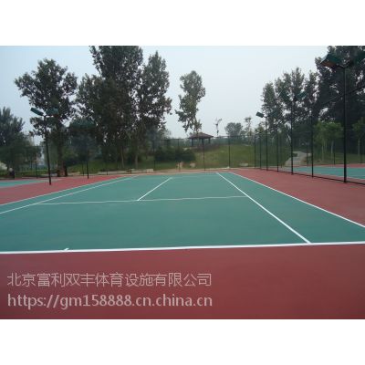 室外的网球场施工 网球场建设