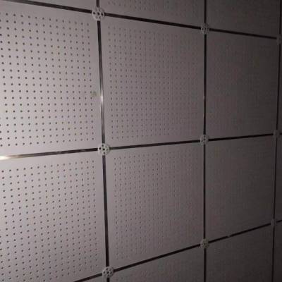 5mm穿孔消音板 中音隔音spr喷涂 ktv吸音墙 郑州隔音板厂
