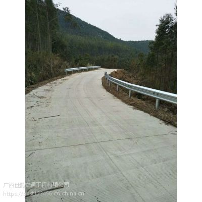 柳州鹿寨山路波形护栏安装