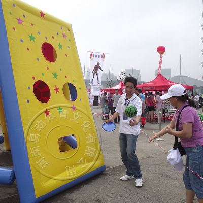 趣味运动会道具百发百中充气素质拓展器材三面游戏墙三种玩法