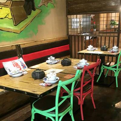 时尚个性湘菜馆餐桌椅子定做，广州美式乡村餐饮家具款式图片