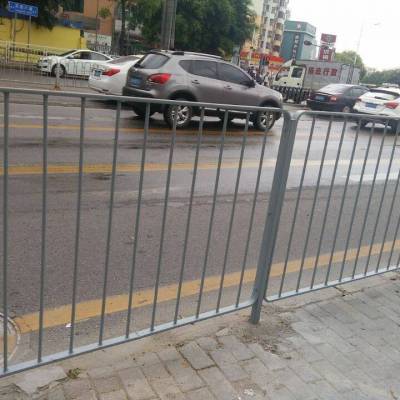 深圳交通隔离栏款式 深圳地区常用的市政护栏 人行道防防护栏杆定做