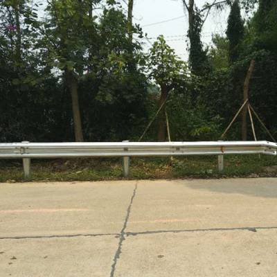 湛江道路防撞护栏图片 高速路肩护栏 乡村公路波形梁护栏