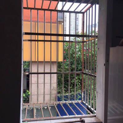 免打孔儿童安全不锈钢室内高层窗户阳台飘窗防护栏网户外围栏组装