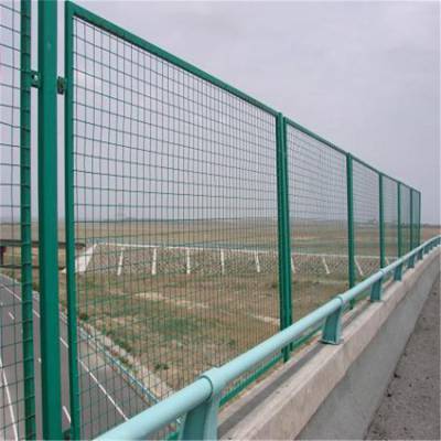 圈地护栏网定制 不锈钢小区护栏网 浸塑护栏网大量库存