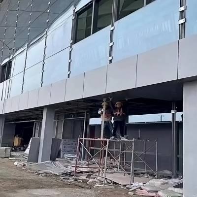 雨棚铝单板门头 氟碳铝单板 屋檐造型铝板 灰色平整铝板