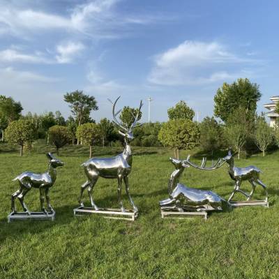 不锈钢镜面鹿雕塑定制户外景观几何动物金属摆件大型抽象镂空小鹿