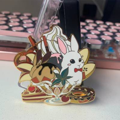 珐琅兔子胸针订制动漫周边产品冰淇淋胸针生产