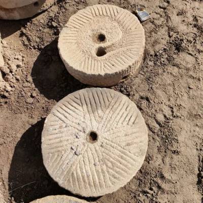 石雕石磨盘定制 民间旧石器庭院花园景观老石头磨盘铺路石