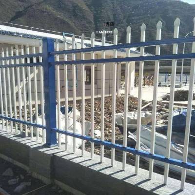 新农村改建围墙锌钢栏杆 蓝白色庭院栅栏博森原产地批发安装方便