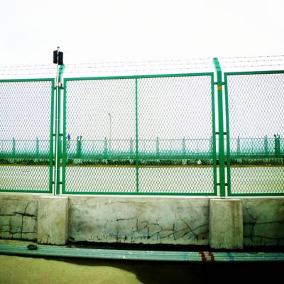 海关港口隔离网 码头隔离防护网 钢板网防护围网