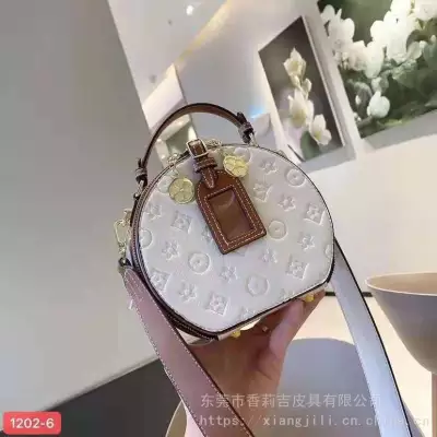 广东东莞箱包皮具女士包包一件代发 工厂直销全皮手提包