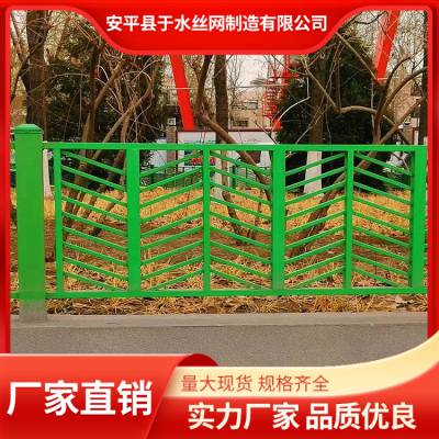 于水丝网 防爬两横梁 道路花箱铁艺围墙栏杆 制作厂