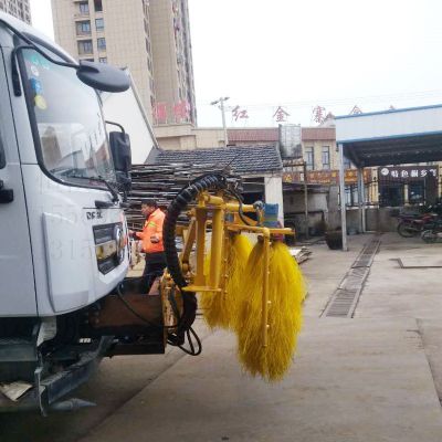 山东润沃防撞护栏清洗车 性能好 公路护栏清洗