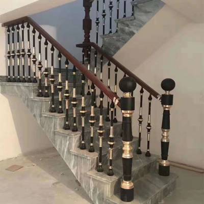 滕州 自建房楼房雕花镂空楼梯扶立柱 细节成就庄重优雅