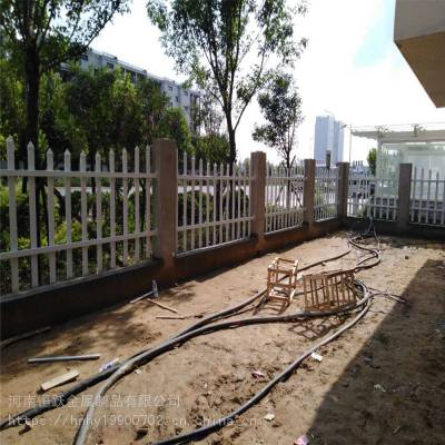 塑钢护栏PVC栅栏围栏户外花园围栏庭院栅栏绿化栏杆围栏草坪护栏 送立柱