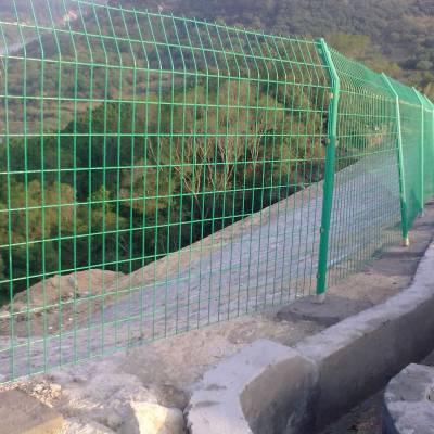 围墙圈山圈地养殖铁丝围栏网 双边丝护栏网 高速公路框架防护隔离栏