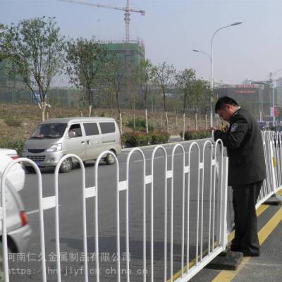 河南马路京式护栏 N型钢筋护栏 交通防撞U型围栏厂家