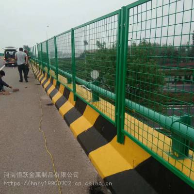 现货批发双边丝护栏网 高速公路护栏网 圈山圈地护栏网 绿色框架围栏网