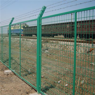 高铁防护护栏 铁路线路防护栅栏厂家 绿色隔离栅优盾供应
