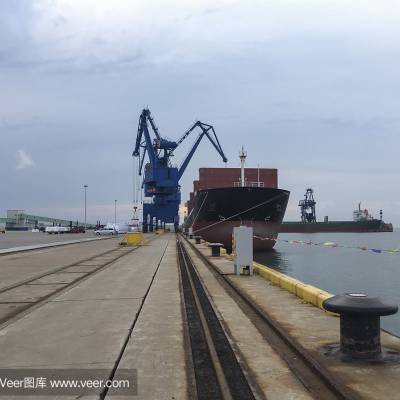 青岛到揭阳港集装箱船海运驳船密集