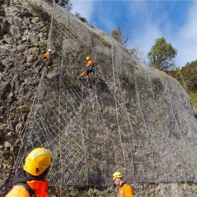 建泰 山体护坡拦截主动网 路基方式柔性防护网