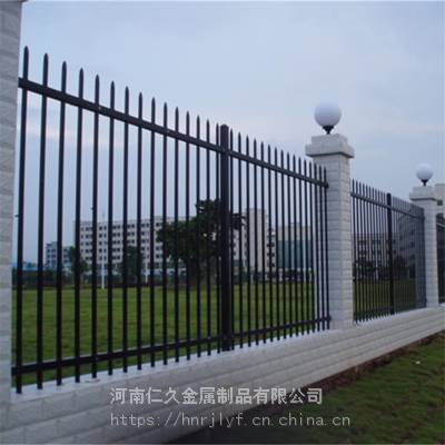 许昌生产锌钢围墙护栏 弯枪尖防爬隔离栏 仁久护栏厂家大量供应