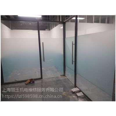 上海闸北区场中路玻璃隔断安装/专业钢化玻璃贴膜安装