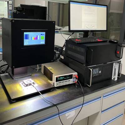 稳定、可重复且持续脉冲进行三A级测试的科研级LED太阳光模拟器