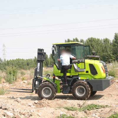 岳工内燃式柴油四驱车山地泥泞液压运输车大型越野一体式叉车