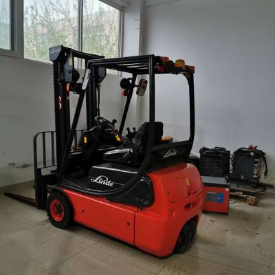 5-e30电瓶叉车转让-***出售林德电动叉车