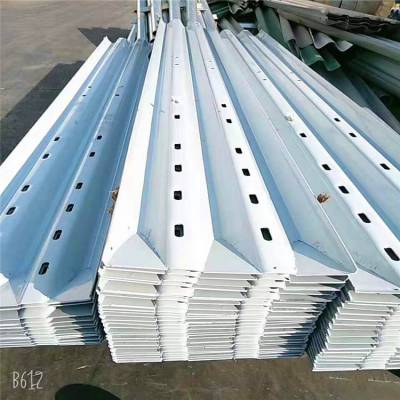 吴起县波形护栏板价格 公路喷塑护栏板 高速公路三波护栏板 国道喷塑护栏板规格